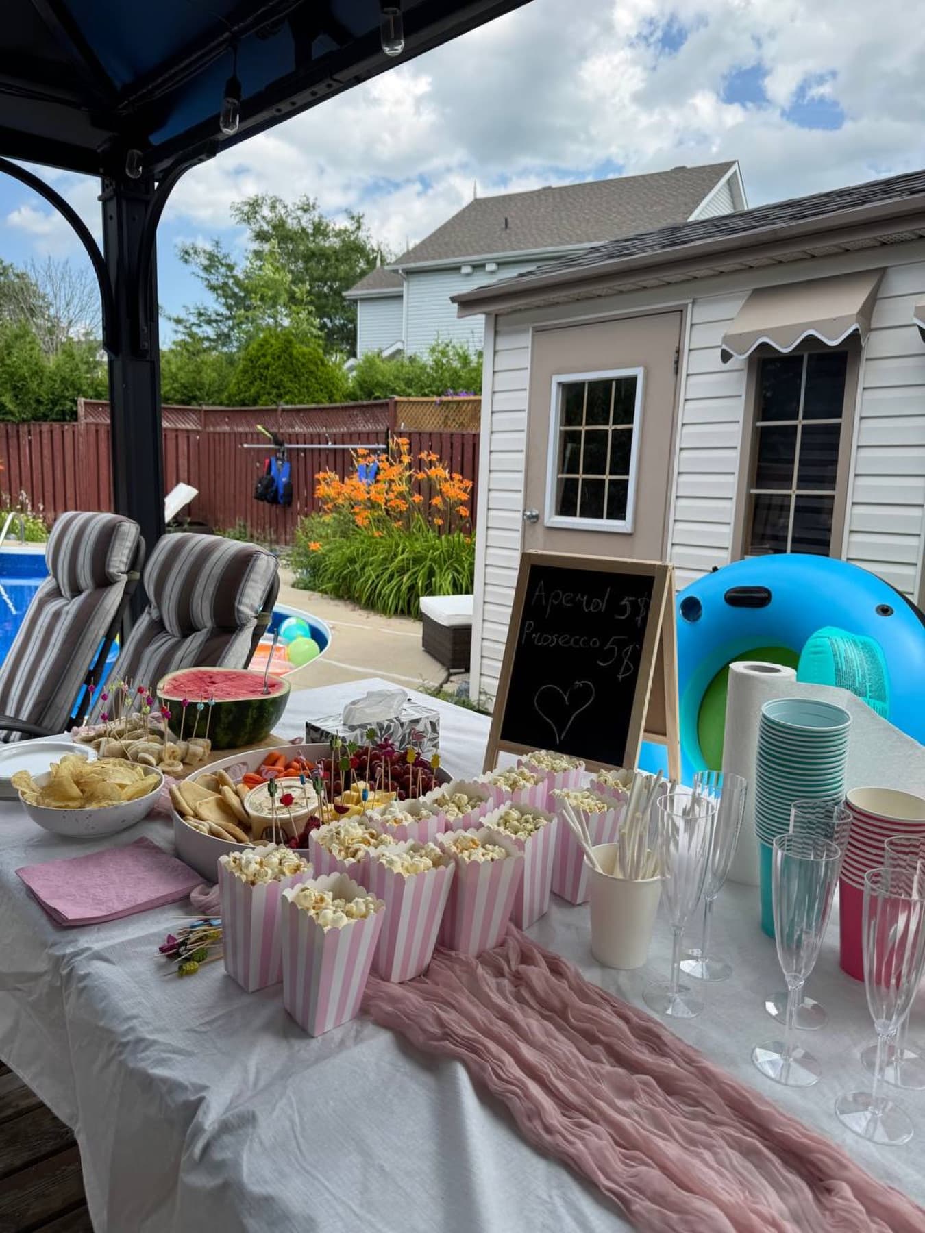 Tropical party decor